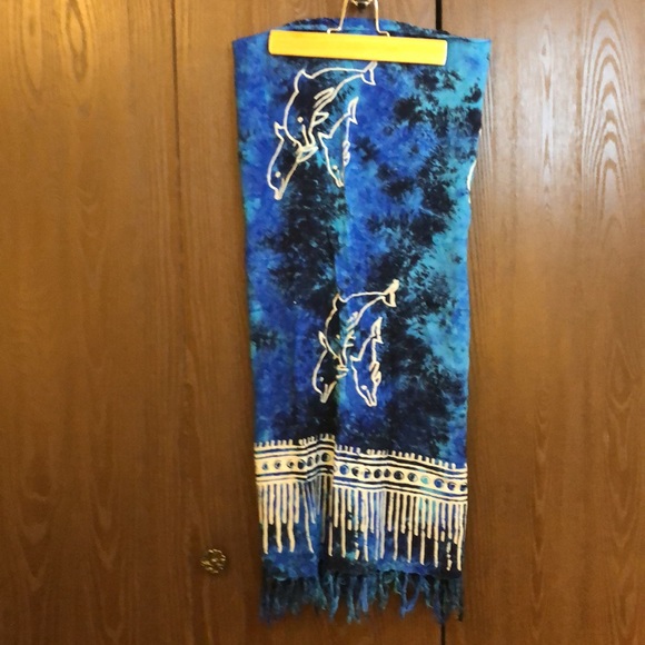 BATIK SCARF 43” x 64” BLUES WHITE DOLPHINS DRIP PATTERNS KNOTTED FRINGE - #070 - Picture 2 of 7